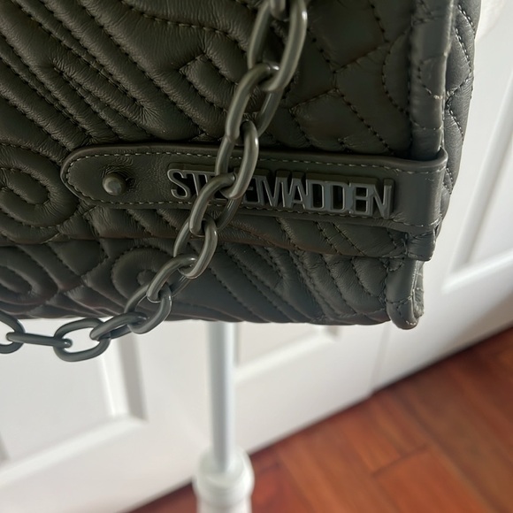 NWOT Steve Madden Army Green Medium Size Quilted Bag Crossbody or Shoulder - Picture 5 of 11